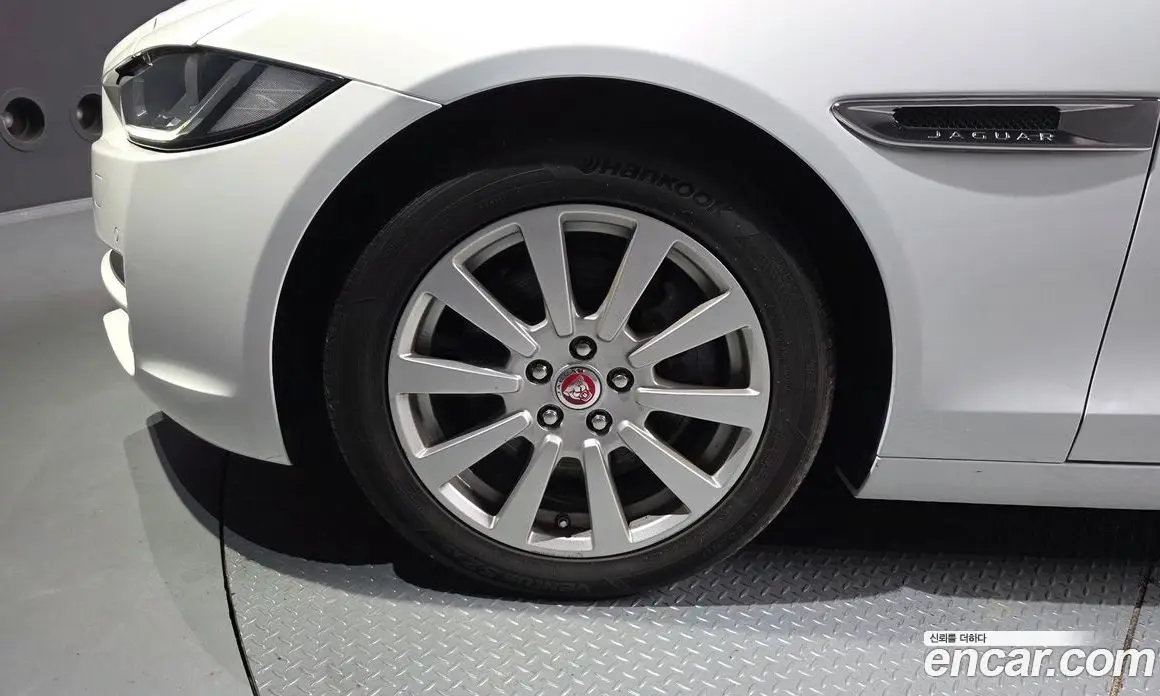 Jaguar XE 2019 2.0 автомат (гидро), фото 5