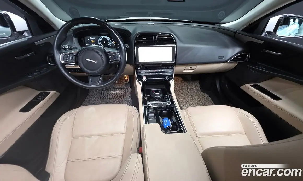 Jaguar XE 2019 2.0 автомат (гидро), фото 7