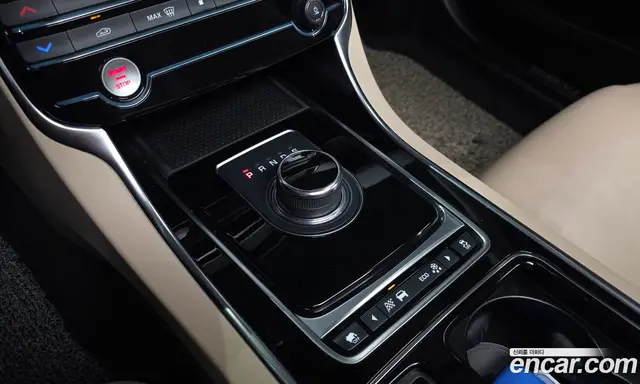 Jaguar XE 2019 2.0 автомат (гидро), миниатюра 9