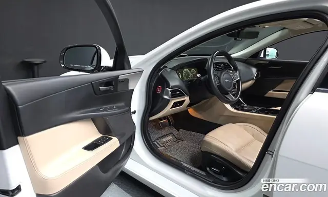 Jaguar XE 2019 2.0 автомат (гидро), миниатюра 10