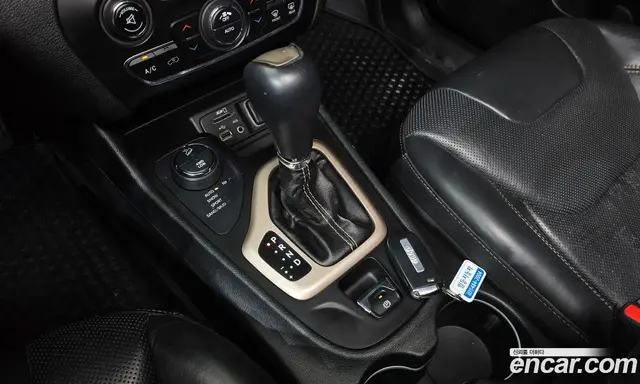 Jeep Cherokee 2015 2.0 автомат (гидро), миниатюра 9