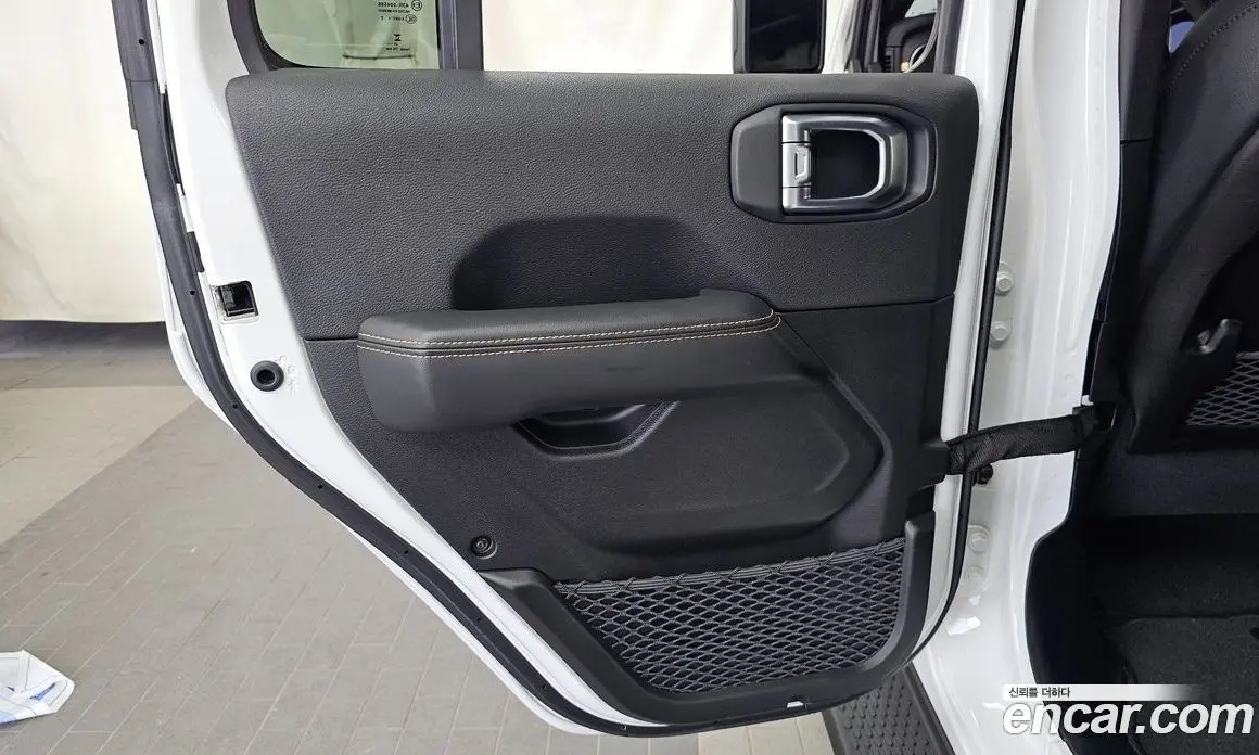 Jeep Wrangler 2024 2.0 автомат (гидро), фото 15