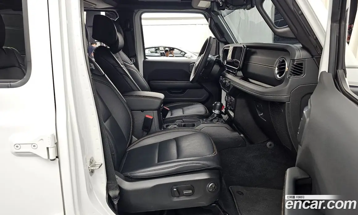 Jeep Wrangler 2024 2.0 автомат (гидро), фото 17