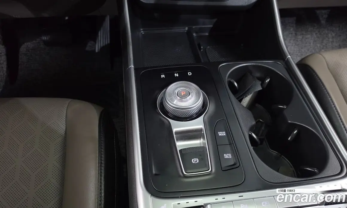 Kia Carnival 2024 1.6 автомат (гидро), фото 12