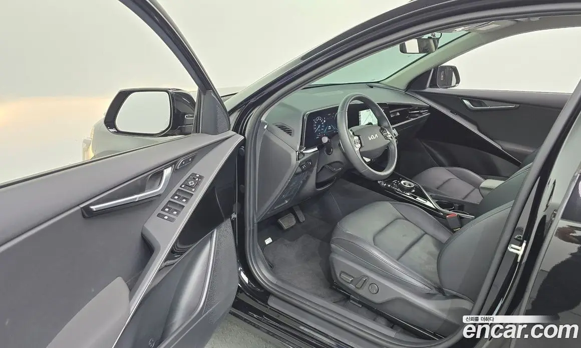 Kia Niro 2023 0.2 автомат (гидро), фото 13
