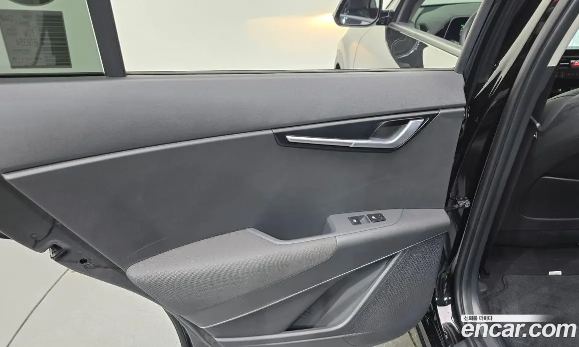 Kia Niro 2023 0.2 автомат (гидро), фото 23