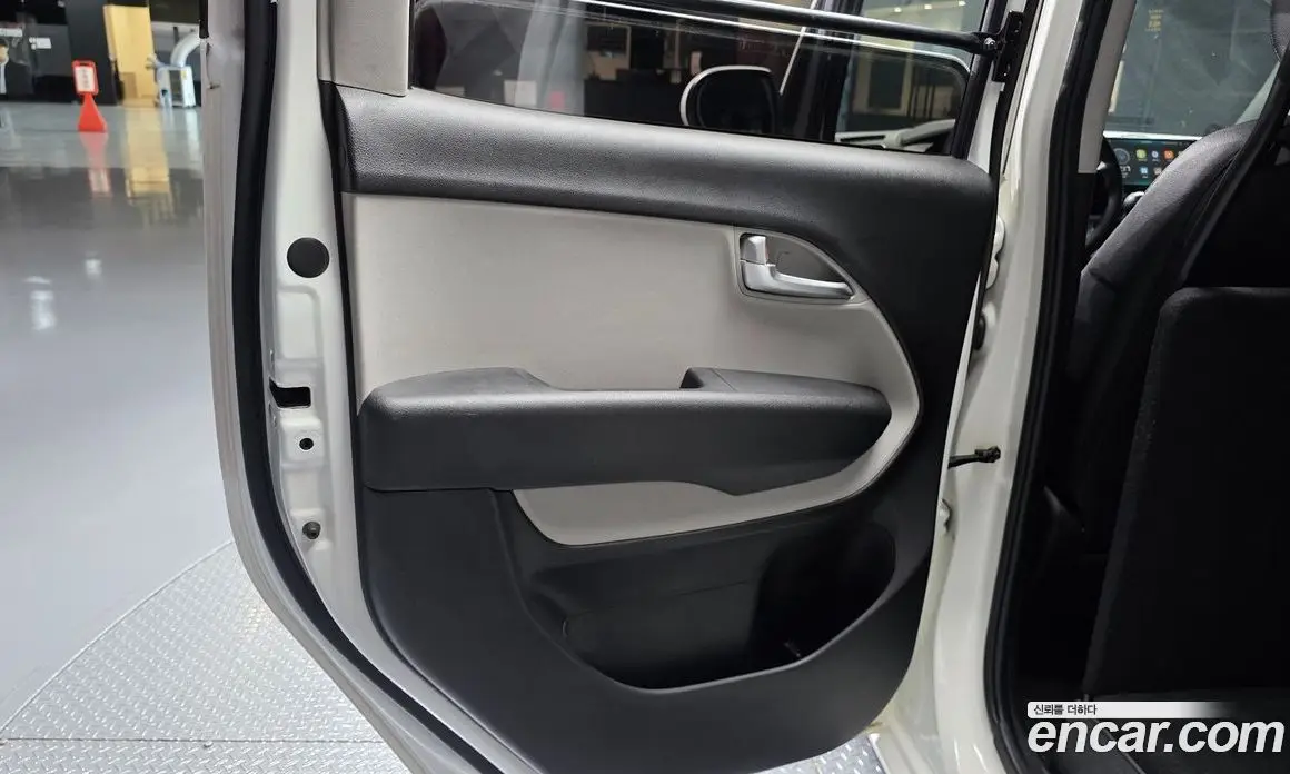 Kia Ray 2022 1.0 автомат (гидро), фото 15