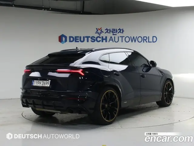 Lamborghini Urus 2023 4.0 автомат (гидро), миниатюра 2