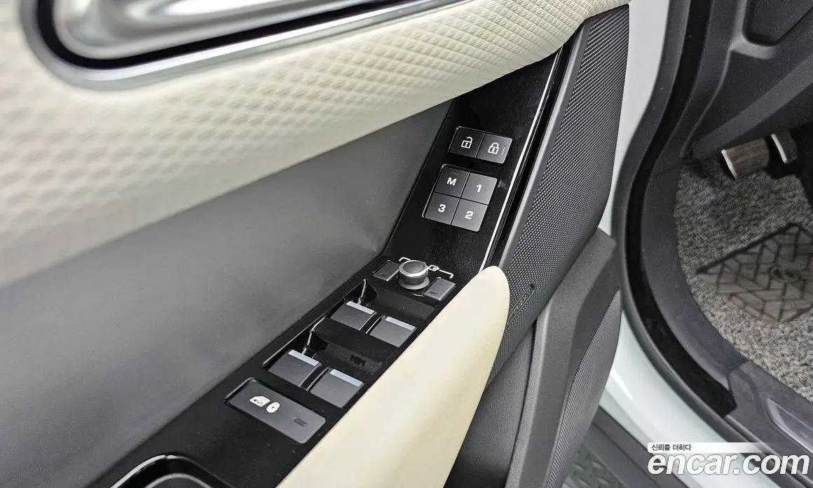 Land Rover Range Rover Velar 2023 2.0 автомат (гидро), фото 16