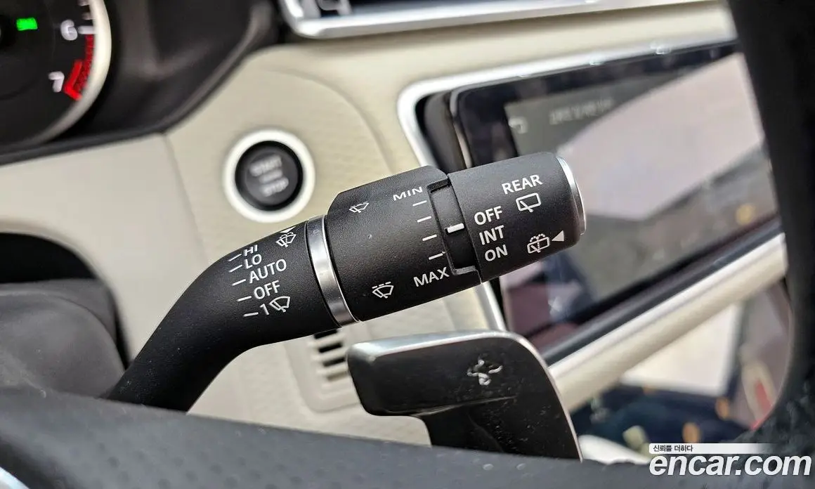 Land Rover Range Rover Velar 2023 2.0 автомат (гидро), фото 18