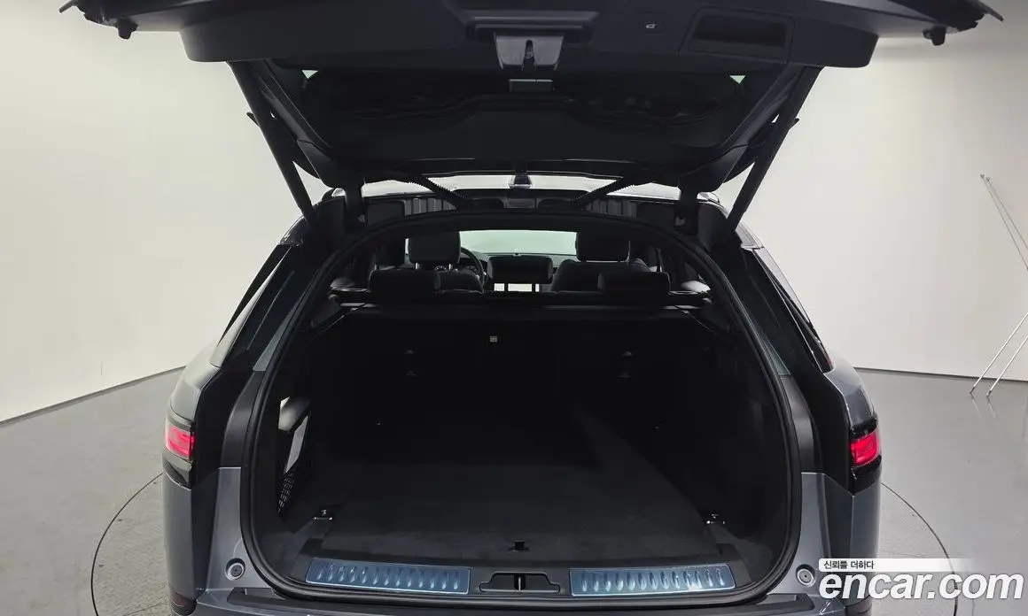 Land Rover Range Rover Velar 2025 2.0 автомат (гидро), фото 10