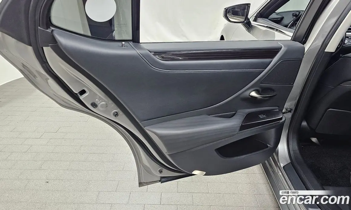 Lexus ES 2021 2.5 автомат (гидро), фото 14