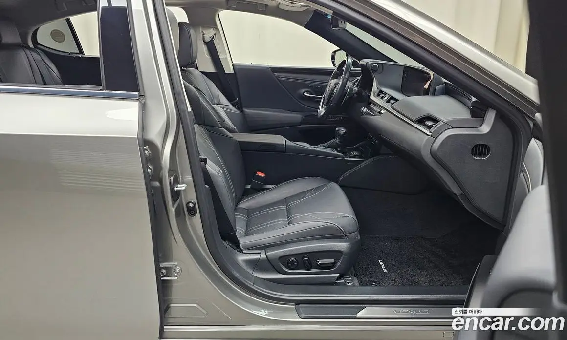 Lexus ES 2021 2.5 автомат (гидро), фото 15