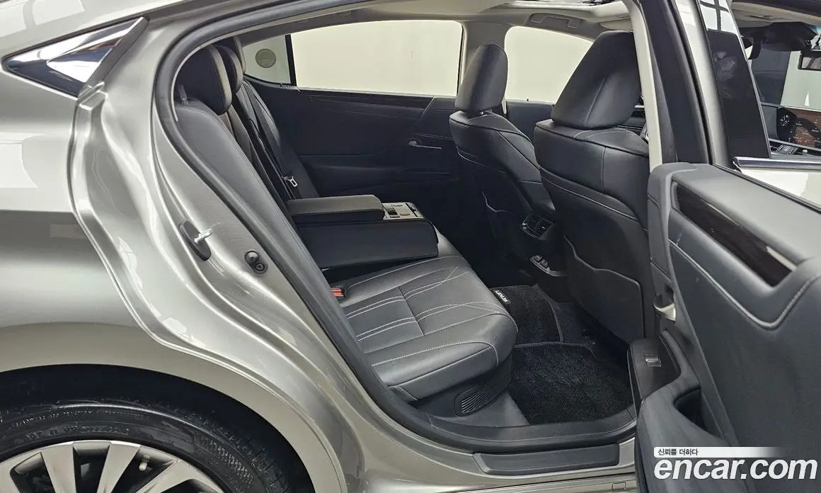 Lexus ES 2021 2.5 автомат (гидро), фото 16