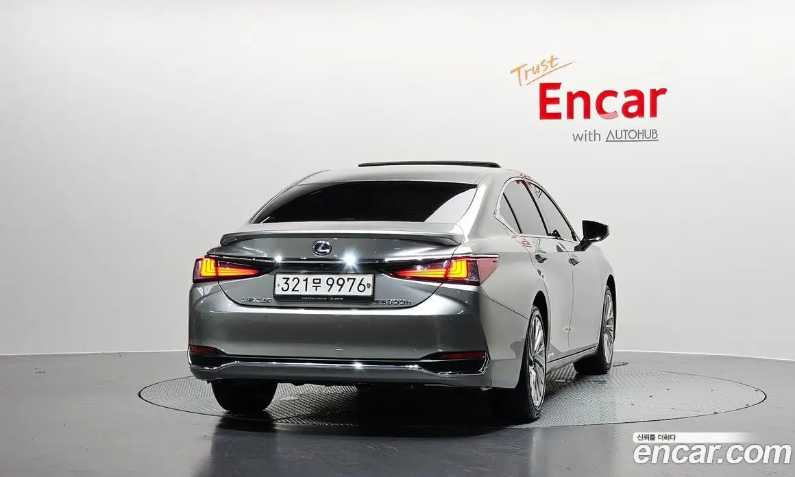 Lexus ES 2021 2.5 автомат (гидро), фото 3