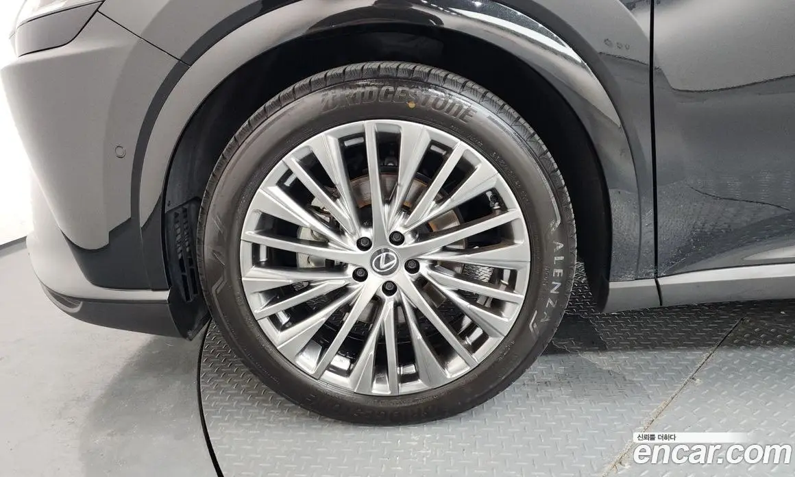Lexus RX 2023 2.5 автомат (гидро), фото 5