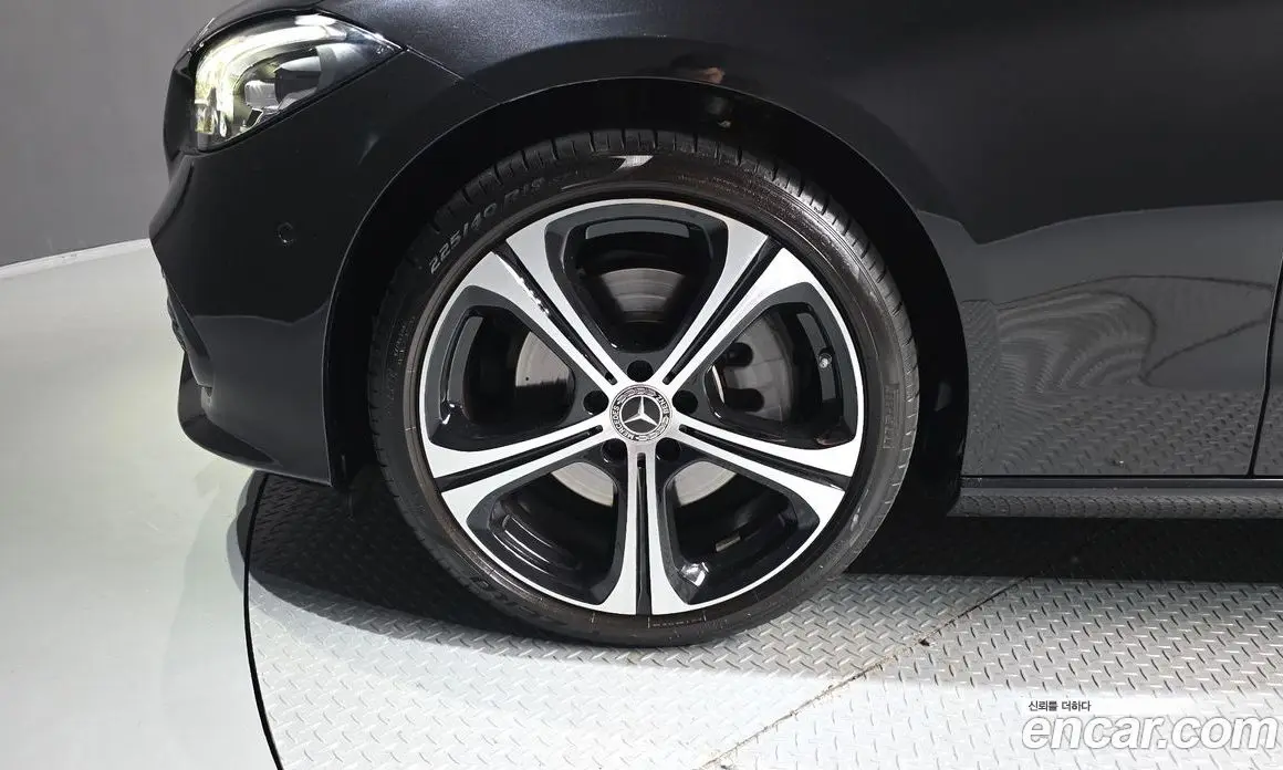 Mercedes-Benz C-Class 2023 2.0 автомат (гидро), фото 5