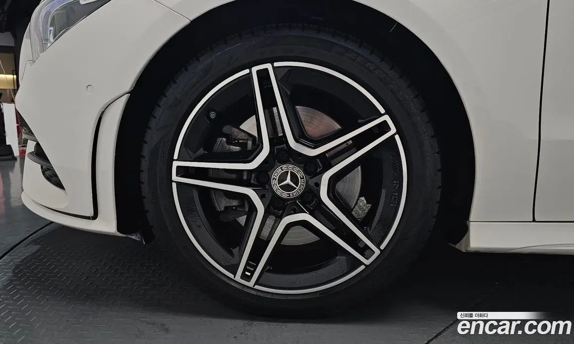 Mercedes-Benz CLA-Class 2023 2.0 автомат (гидро), фото 5