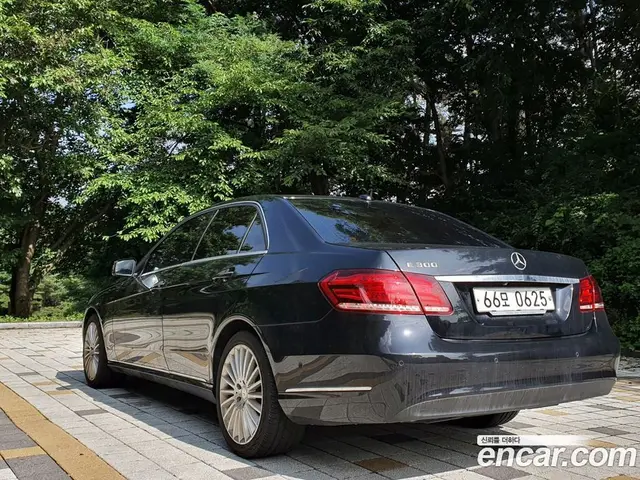 Mercedes-Benz E-Class 2016 3.5 автомат (гидро), миниатюра 2