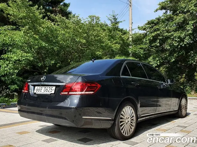 Mercedes-Benz E-Class 2016 3.5 автомат (гидро), миниатюра 3