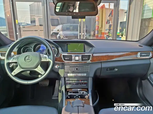 Mercedes-Benz E-Class 2016 3.5 автомат (гидро), миниатюра 5