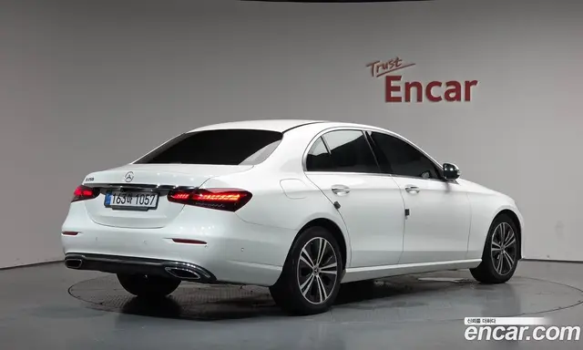 Mercedes-Benz E-Class 2020 2.0 автомат (гидро), миниатюра 1