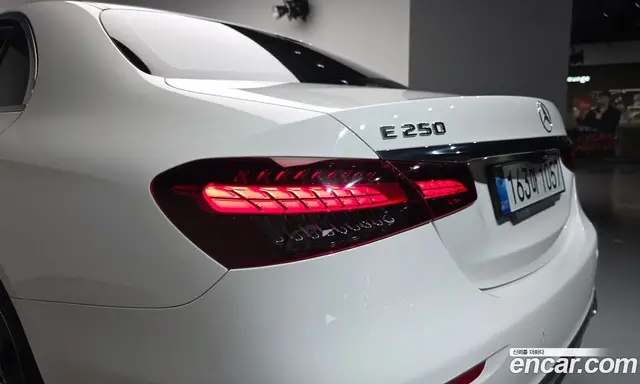 Mercedes-Benz E-Class 2020 2.0 автомат (гидро), миниатюра 8