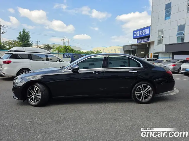 Mercedes-Benz E-Class 2021 2.0 автомат (гидро), миниатюра 2
