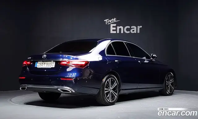 Mercedes-Benz E-Class 2021 2.0 автомат (гидро), миниатюра 2