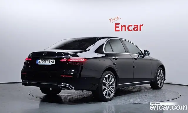 Mercedes-Benz E-Class 2023 2.0 автомат (гидро), миниатюра 2