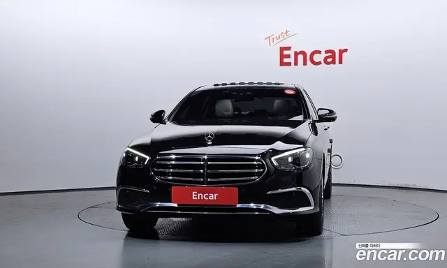Mercedes-Benz E-Class 2023 2.0 автомат (гидро), миниатюра 3