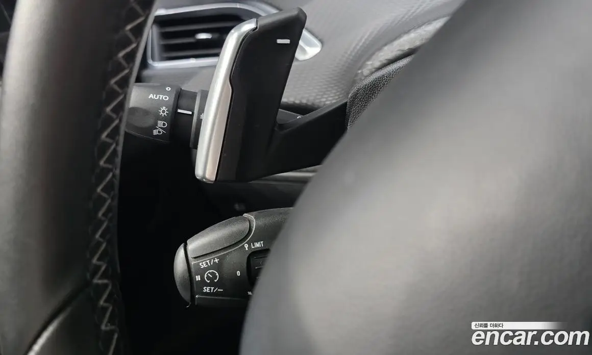 Peugeot 2008 2017 1.6 автомат (гидро), фото 13