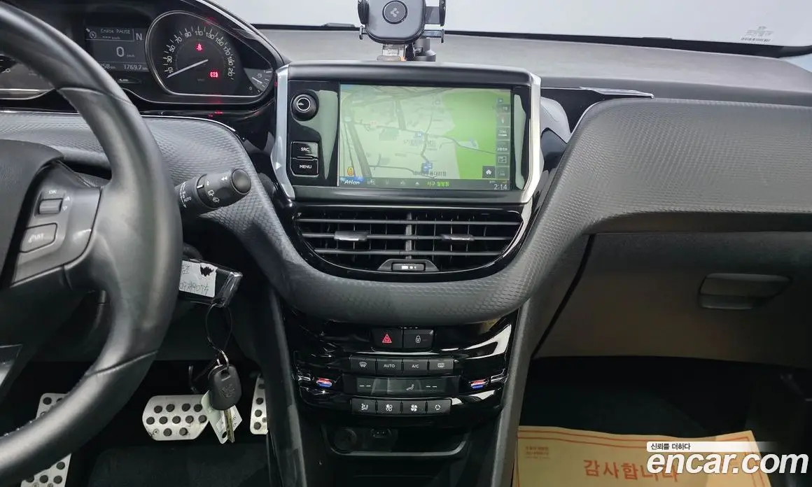 Peugeot 2008 2017 1.6 автомат (гидро), фото 15