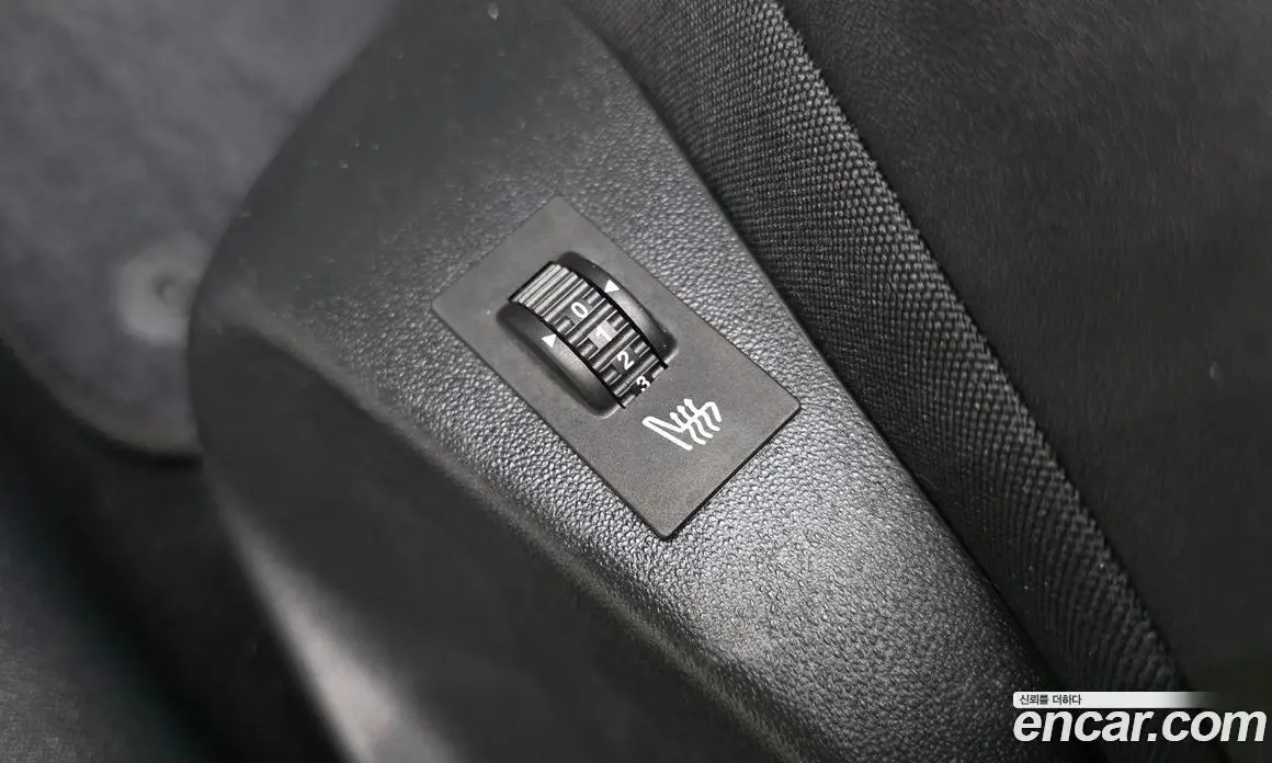 Peugeot 2008 2017 1.6 автомат (гидро), фото 17