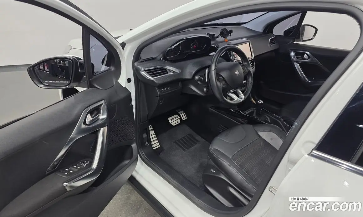 Peugeot 2008 2017 1.6 автомат (гидро), фото 10