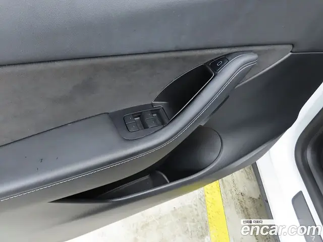 Tesla Model Y 2022 автомат (гидро), миниатюра 11