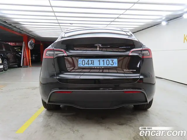 Tesla Model Y 2022 автомат (гидро), миниатюра 3