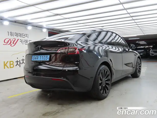 Tesla Model Y 2022 автомат (гидро), миниатюра 4