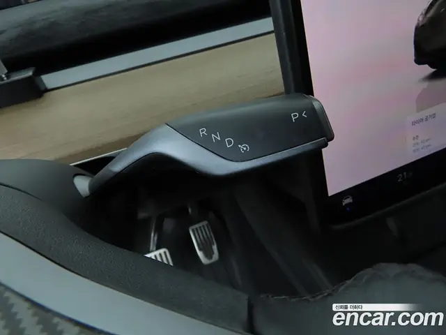 Tesla Model Y 2022 автомат (гидро), миниатюра 10