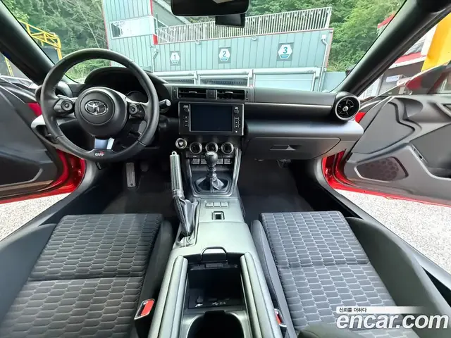 Toyota 86 2025 2.4 механика, миниатюра 6