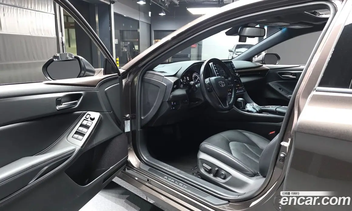 Toyota Avalon 2019 2.5 автомат (гидро), фото 13