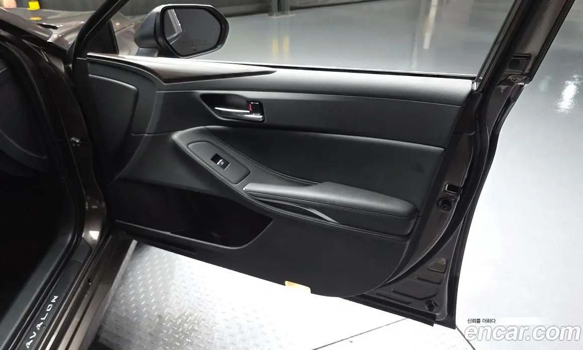 Toyota Avalon 2019 2.5 автомат (гидро), фото 14