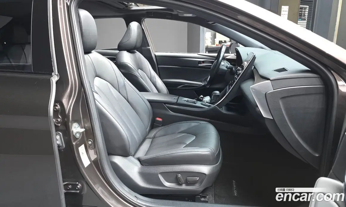 Toyota Avalon 2019 2.5 автомат (гидро), фото 17