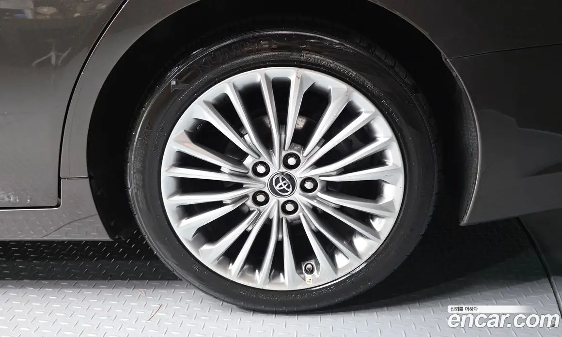 Toyota Avalon 2019 2.5 автомат (гидро), фото 7