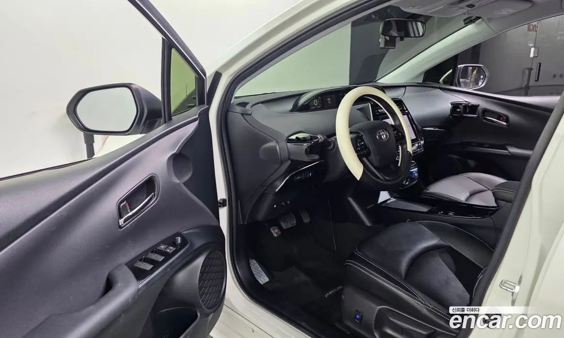 Toyota Prius 2019 1.8 автомат (гидро), фото 13
