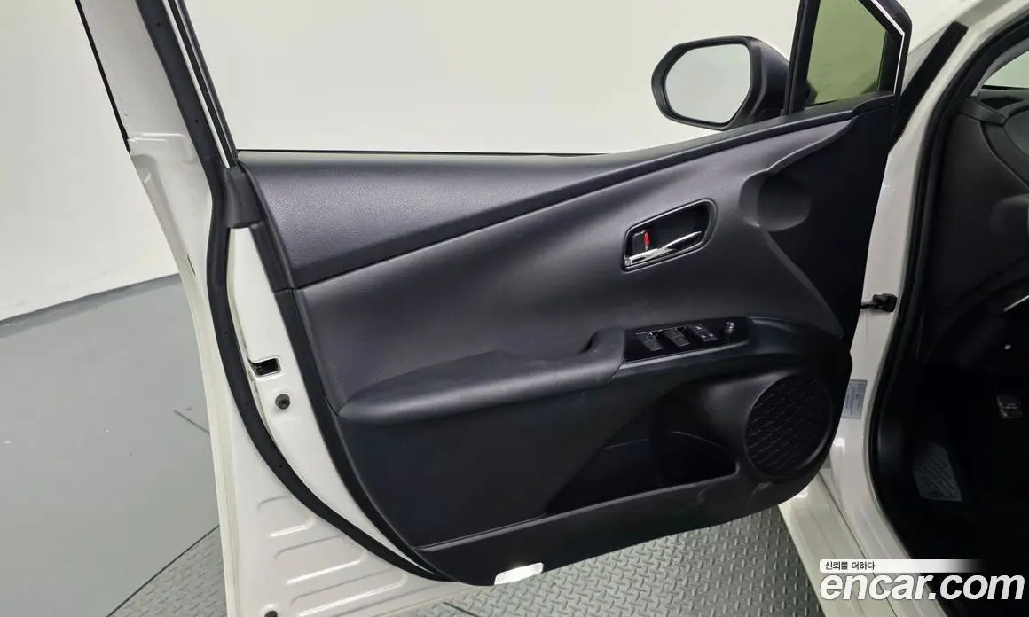 Toyota Prius 2019 1.8 автомат (гидро), фото 14