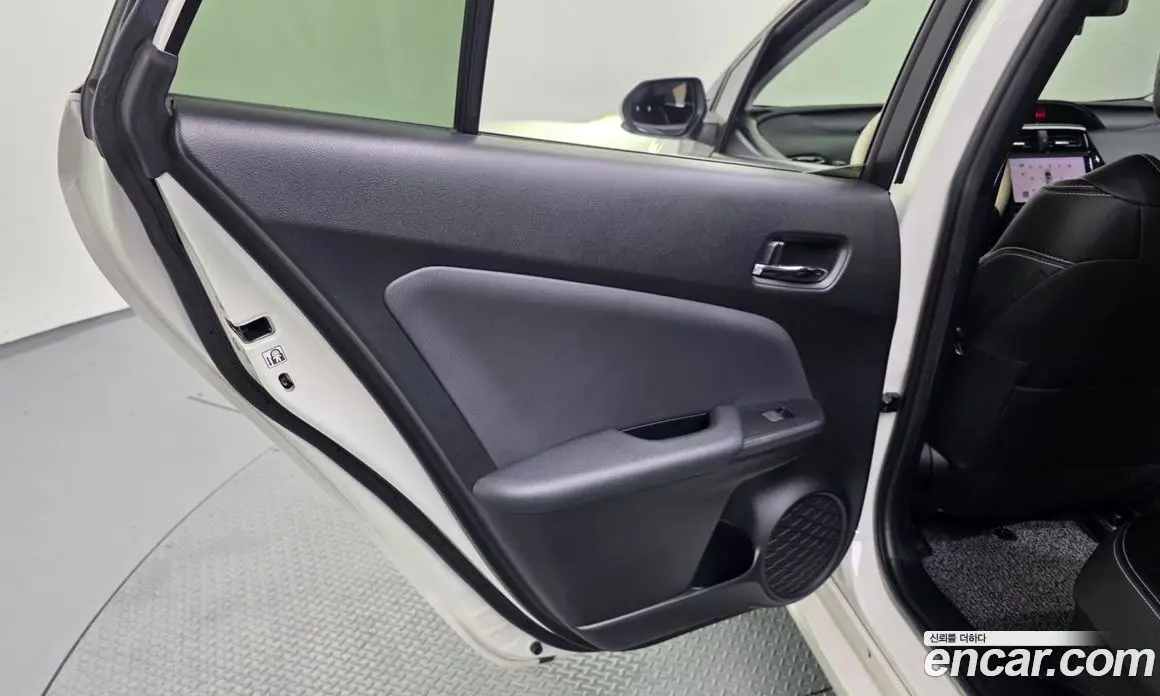 Toyota Prius 2019 1.8 автомат (гидро), фото 15
