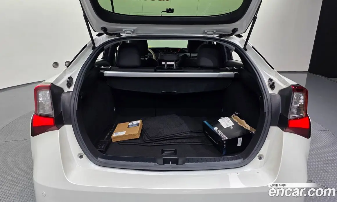 Toyota Prius 2019 1.8 автомат (гидро), фото 26