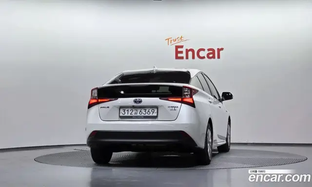 Toyota Prius 2019 1.8 автомат (гидро), миниатюра 4