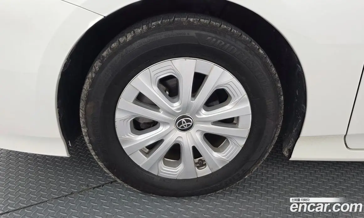 Toyota Prius 2019 1.8 автомат (гидро), фото 5